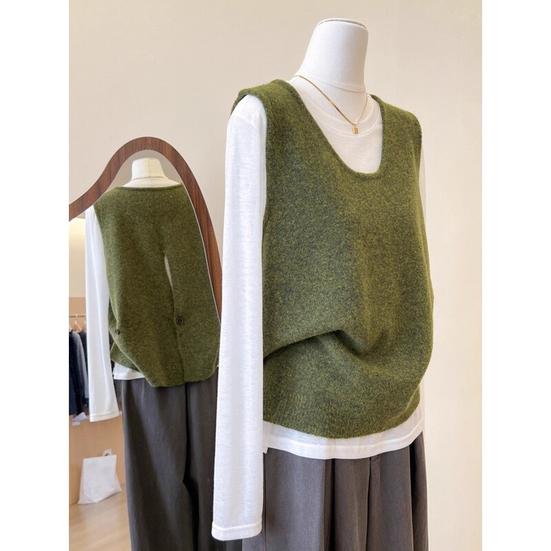 Japanese-Style Green Faux Raccoon Fur Sweater Vest for Women, Autumn and Winter Design with Back Slit, Layered Sleeveless Knit Vest