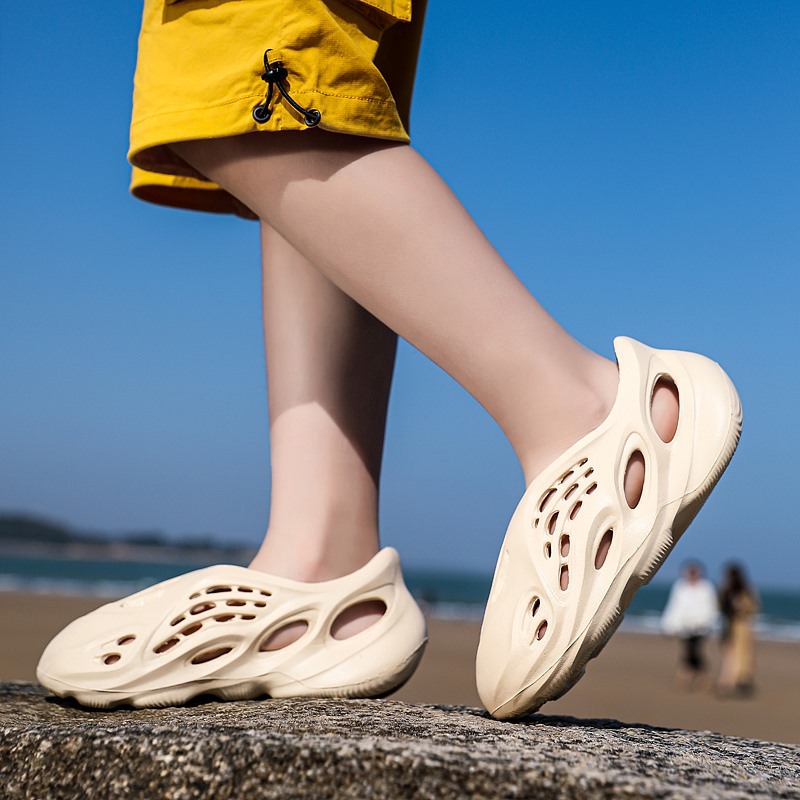 Sandalias de pareja transfronterizas 2024, transpirables, ligeras, con orificios de coco, para padres e hijos, sandalias de playa para exteriores, zapatos casuales a la moda.