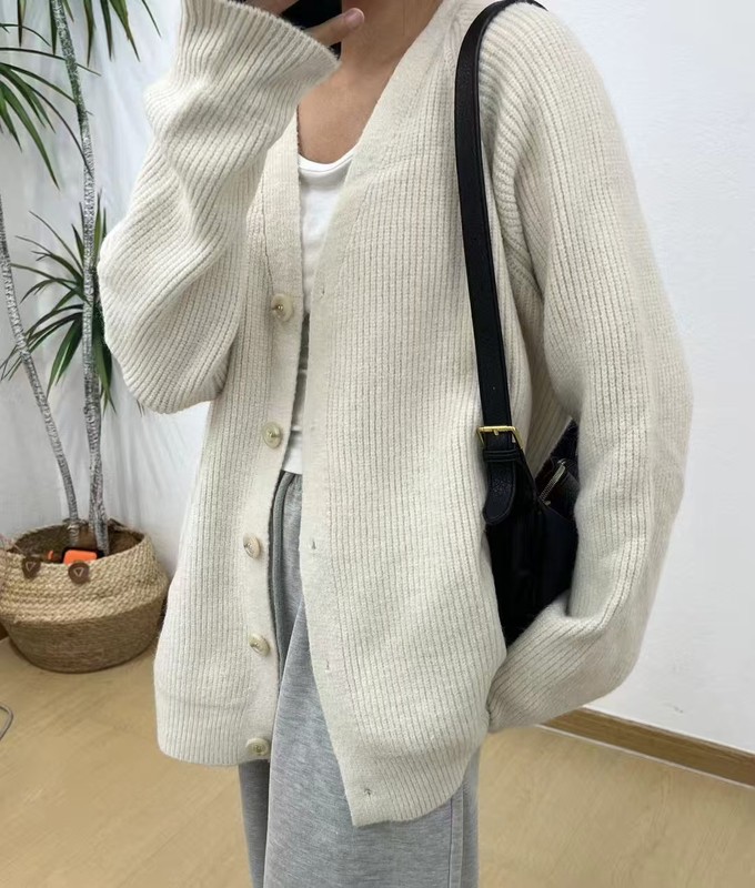 慵懒风大码v领针织开衫女2025秋冬新款休闲纯色宽松显瘦毛衣外套|undefined