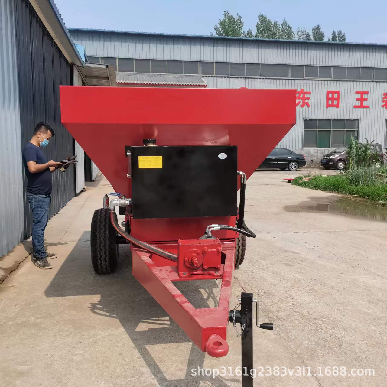 牵引式发酵肥撒粪车 有机粪便撒肥车厂家直供大型有机肥撒肥车