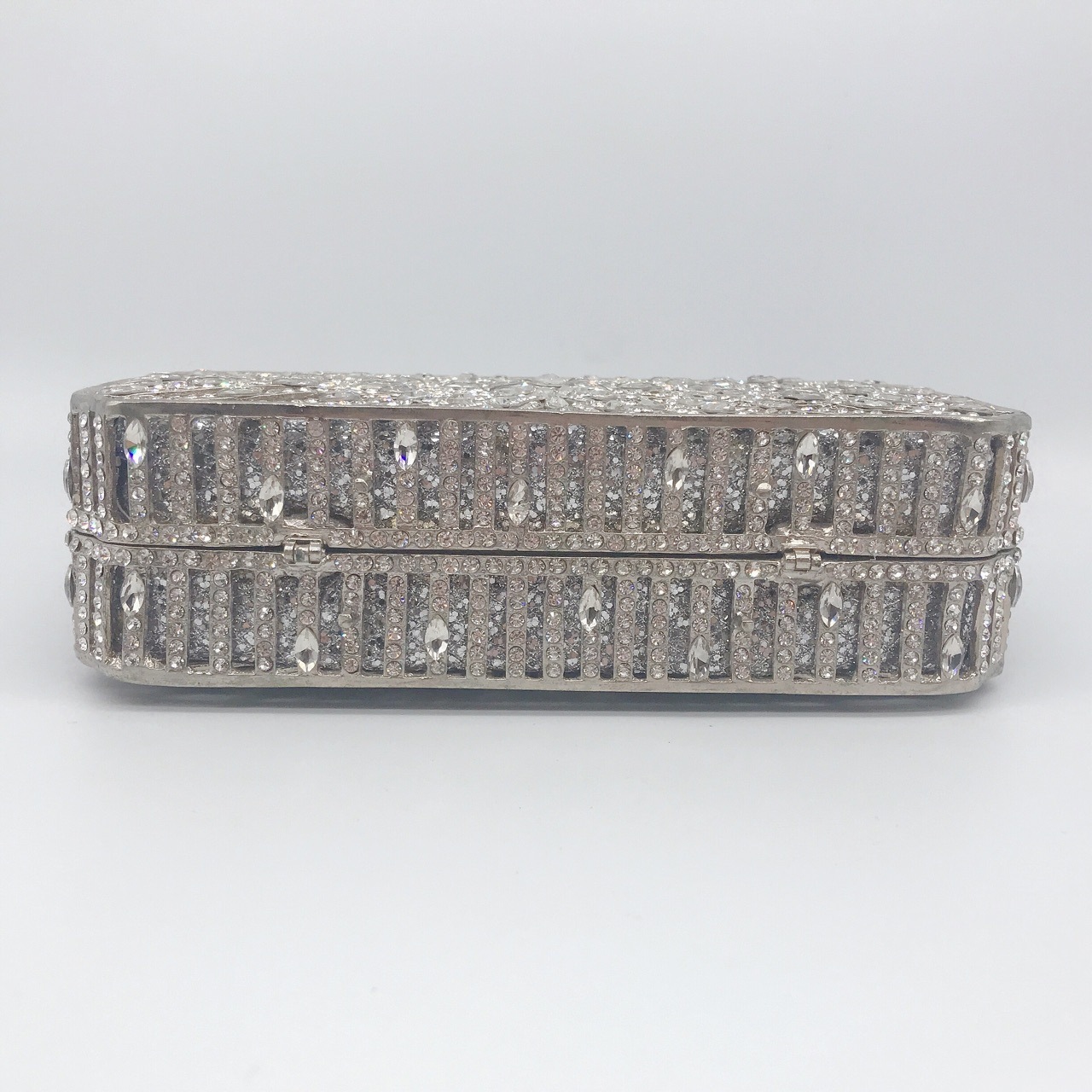 Seleccione estrictamente bolsas de cena con diamantes transfronterizos caja metálica hueca caja dura vestido de banquete de diamantes bolsas de mano de mujer caja rectangular
