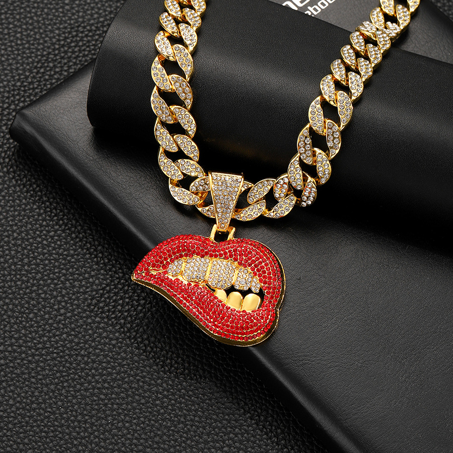 Diamond Cuban Chain Necklace With Lip Pendant And Personalized Design_voghion.com
