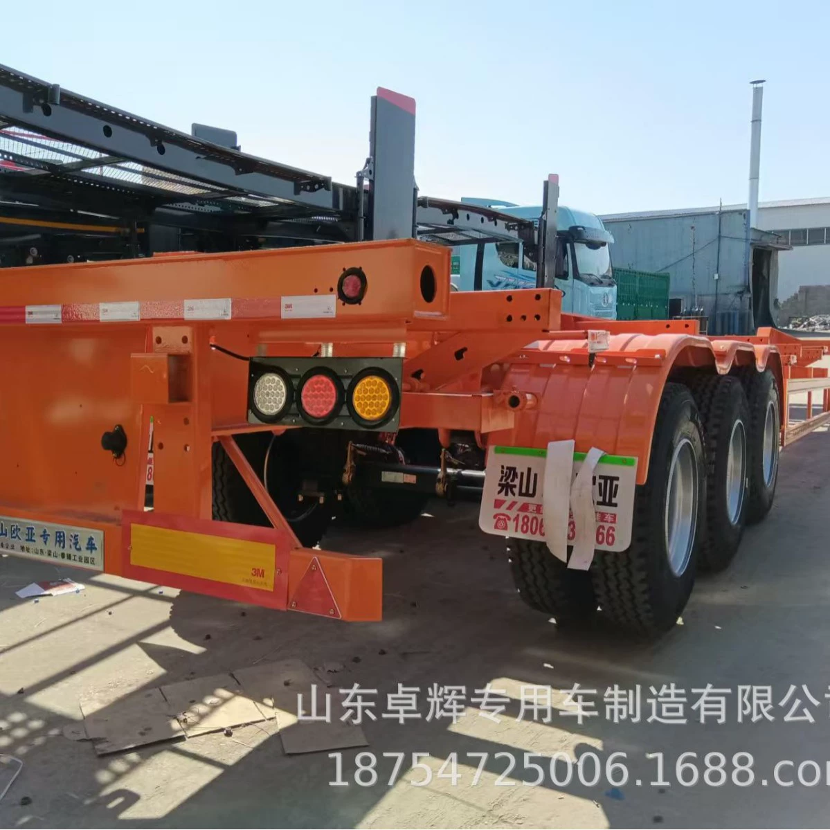 Завод по производству прицепов Source производит 20-футовые и 40-футовые специализированные полуприцепы-скелеты для обработки портовых терминалов 13.95m