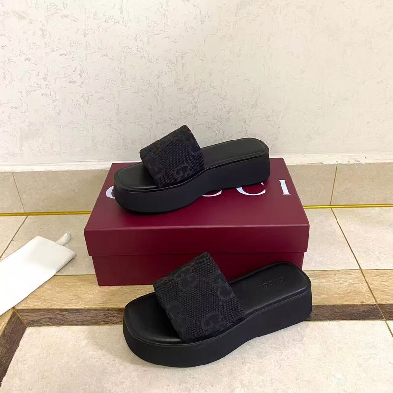 Trendy thick-soled height-increasing sandals for women, 2026 summer new European style, fashionable outdoor slip-ons for petite individuals Trendy thick-soled height-increasing sandals for women, 2026 summer new European style, fashionable outdoor slip-ons for petite individuals