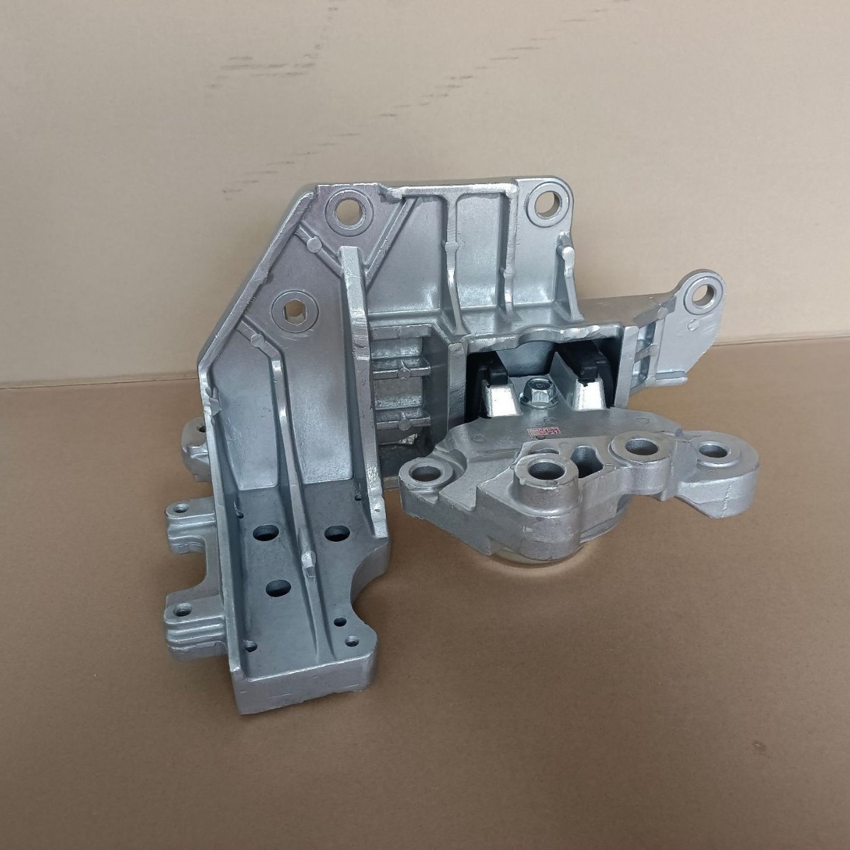 适用于日产奇骏T31/T32 发动机变速箱脚胶支架悬置 11220-JG31B