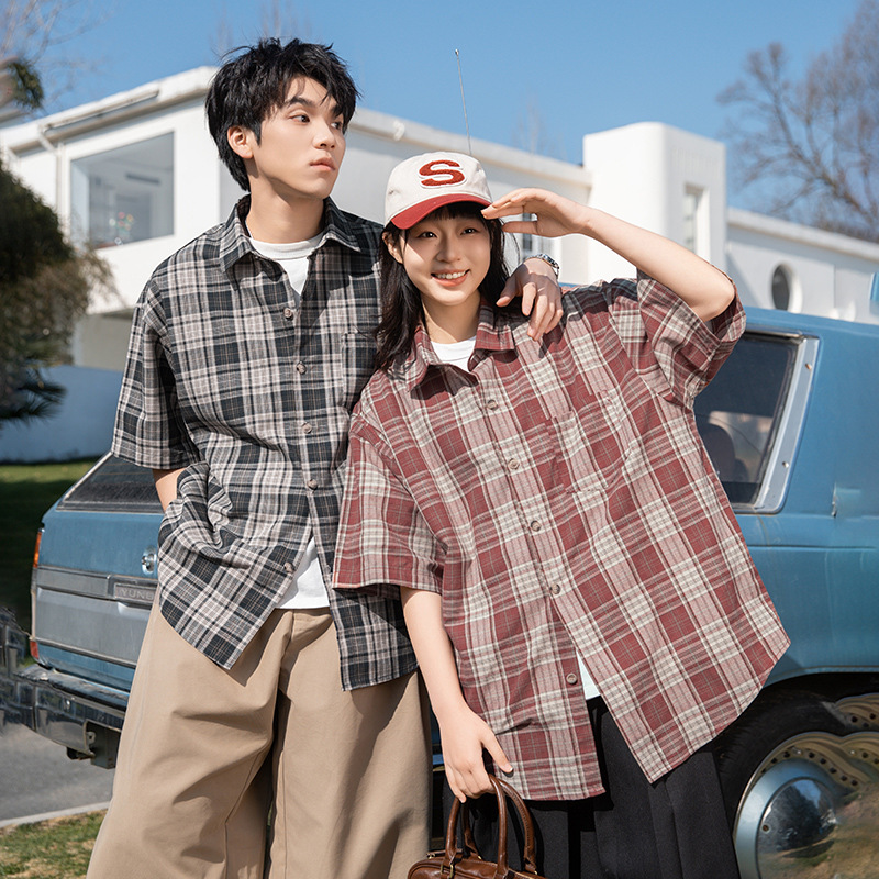 American Retro Casual Lapel Short-Sleeved Shirt for Men and Couples, New Summer Style Shirt Jacket with Contrasting Plaid Design Q