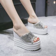 拖鞋女夏天超厚底内增高跟11cm松糕坡跟一字拖时尚性感鱼嘴凉脱鞋