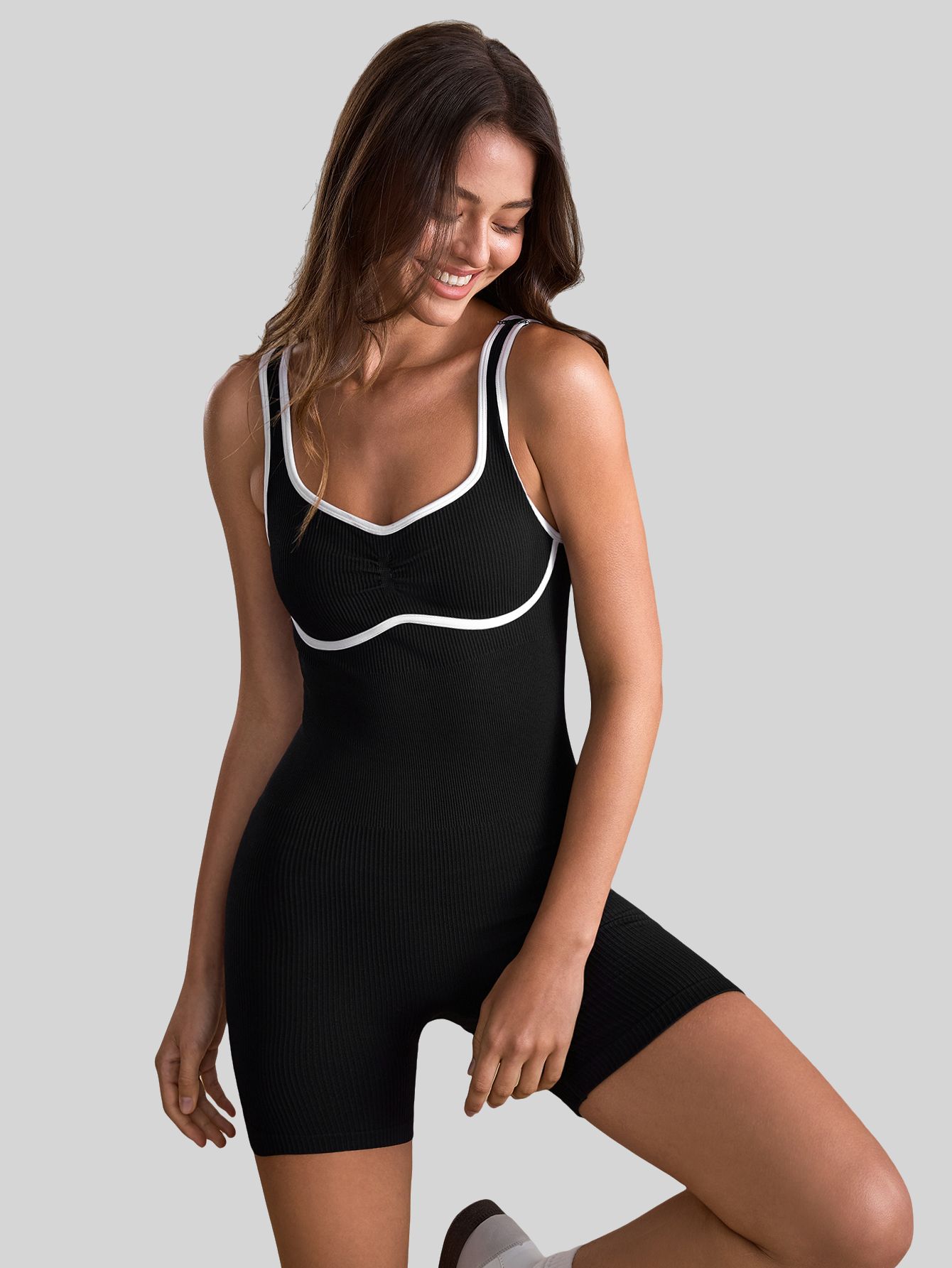 Ropa de yoga de una pieza de color de contraste con cuello en V para primavera y verano