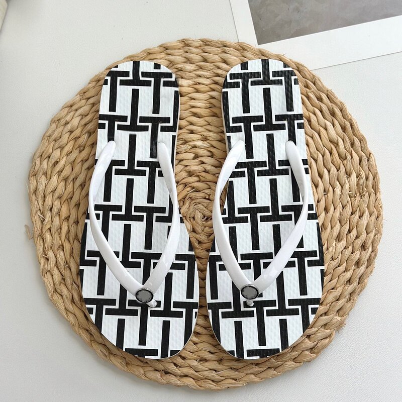 Light Luxury Style Women's Flip-Flops for Summer, Soft-Soled Non-Slip Thong Sandals for Daily Wear, Beach Slippers Available in Multiple Colors Light Luxury Style Women's Flip-Flops for Summer, Soft-Soled Non-Slip Thong Sandals for Daily Wear, Beach Slippers Available in Multiple Colors