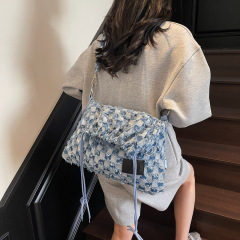 クロスボーダーデニムバッグ女性のための 2025 新しいファッション多用途市松模様の対照的な色のシングルショルダークロスボディバッグ女性のバッグ卸売