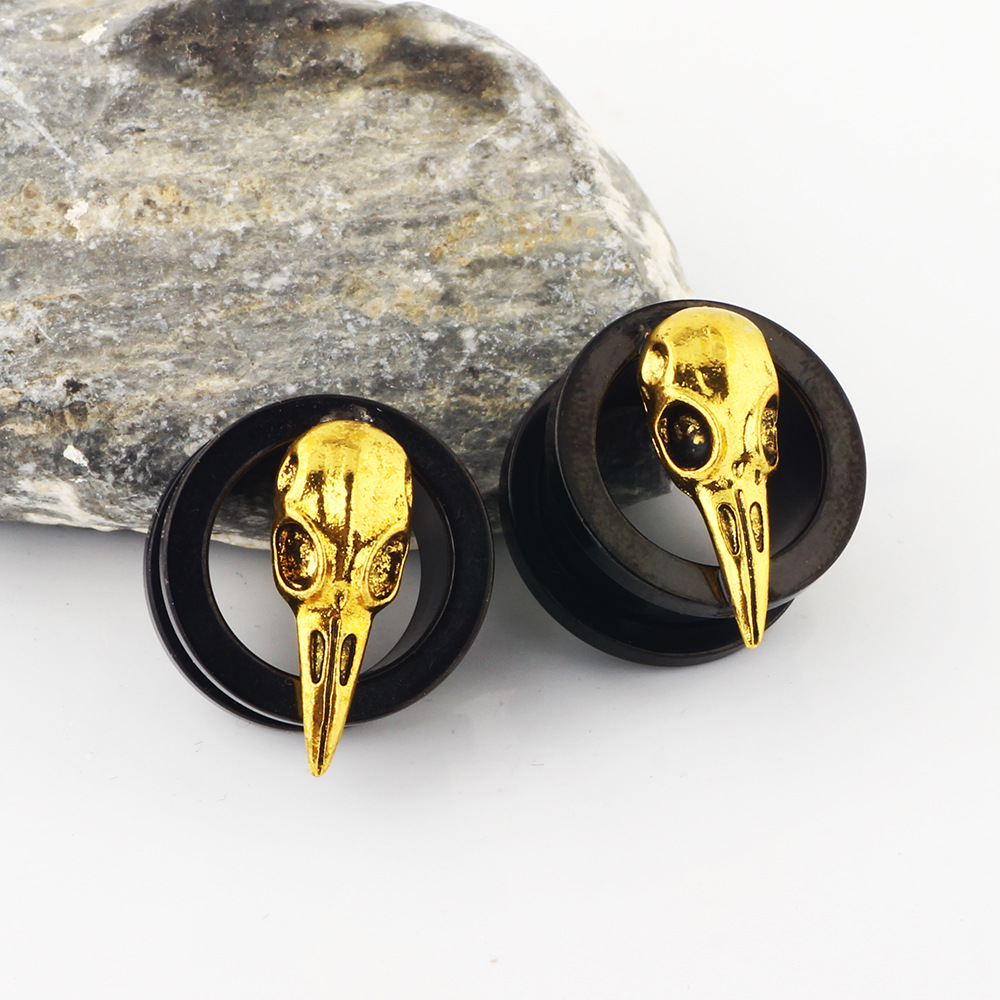 Pointed titanium steel lip stud product view