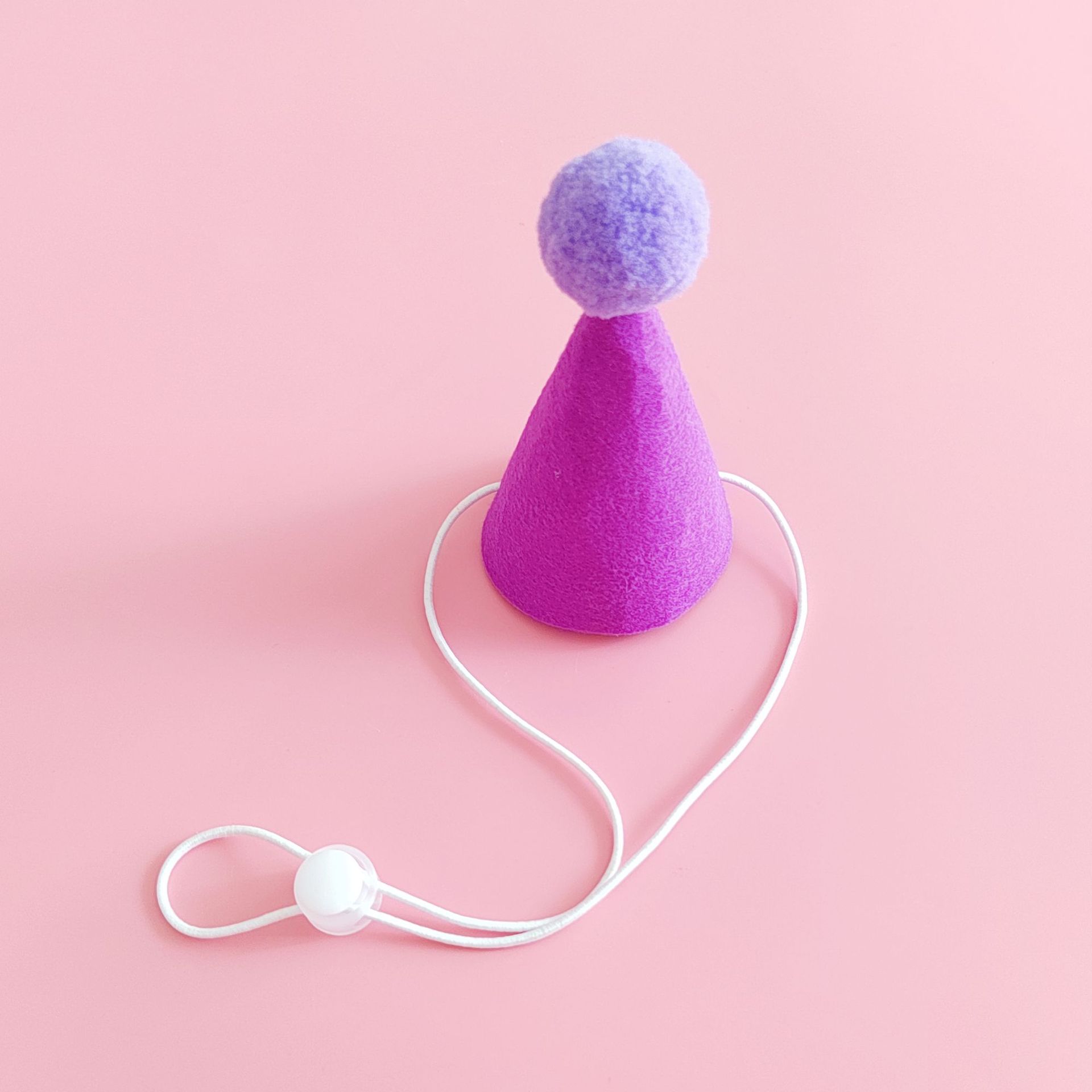 Sombrero púrpura del cumpleaños