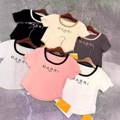 2024夏シーズンの純欲正肩半袖tシャツ女性の中にシャツを着てギャルを修理します。