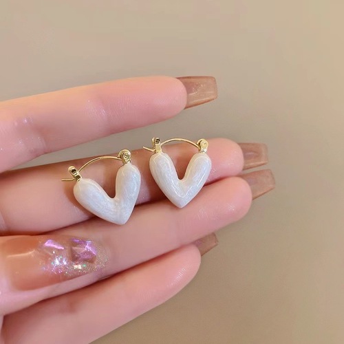 Love earrings for women  new high-end earrings niche design light luxury earrings western style earrings