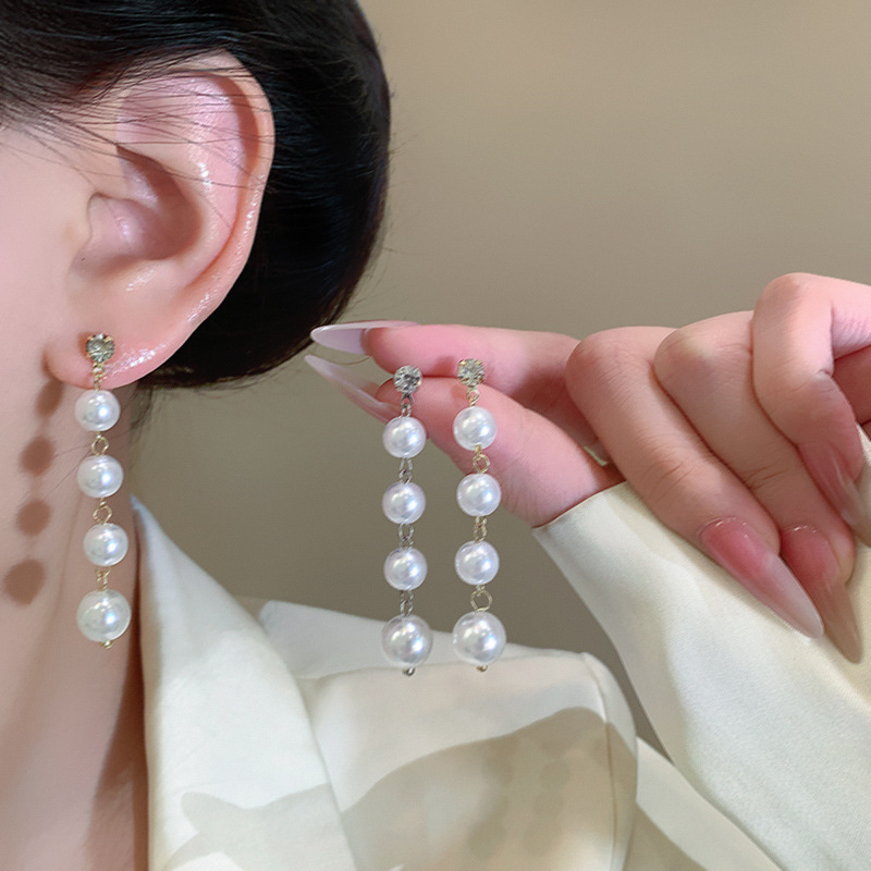 Cubic Zirconia And Pearl Stud Earrings For Everyday Elegance_voghion.com