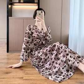品牌2022秋季公主风清新甜美女装天丝V领大摆型连衣裙代理加盟