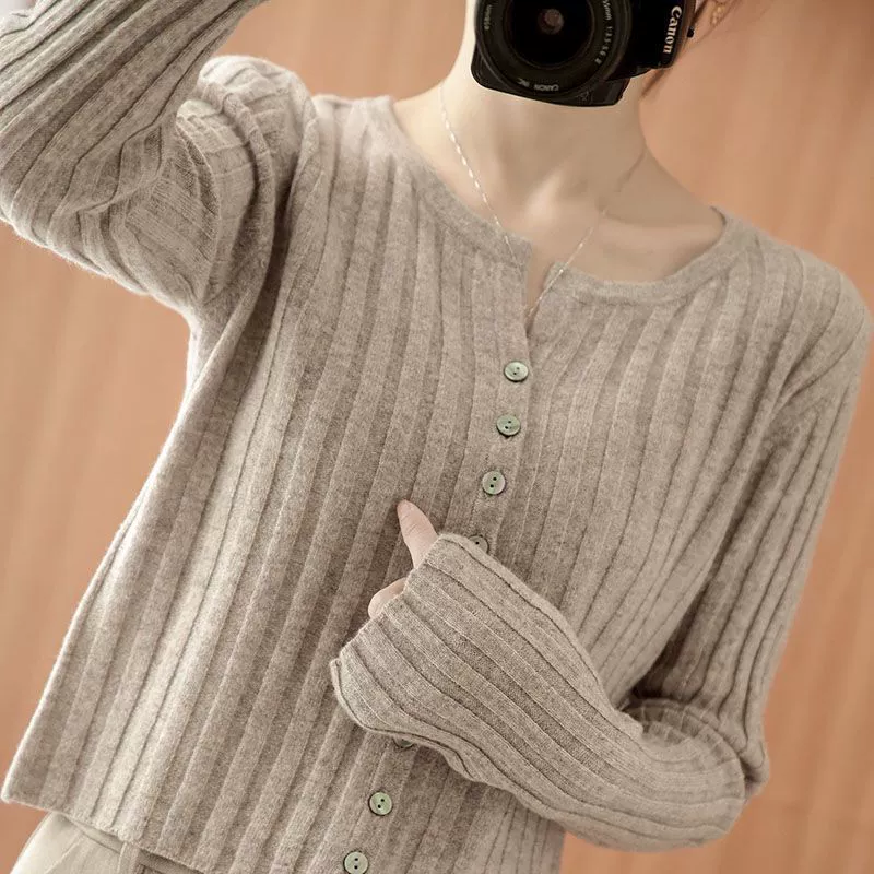 Демисезонная короткая кофта-п cardigan?