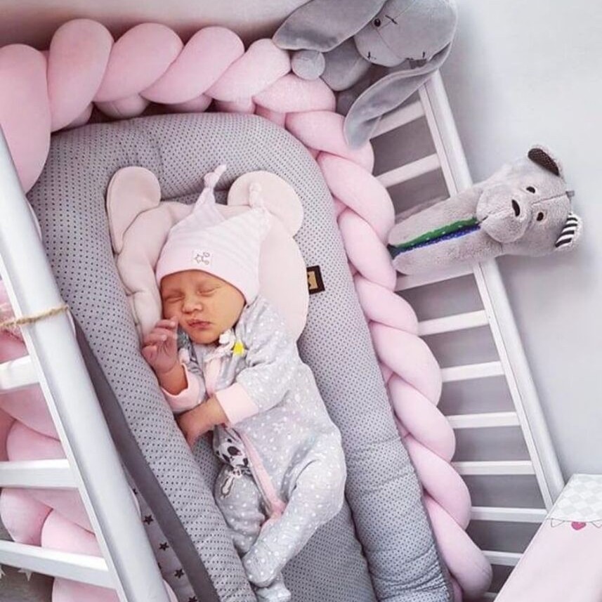 Protector de Barandilla de Cama con Trenza de Tres Hebras, Decoración de Barandilla de Cama para Bebés y Niños, Almohada Anudada de Estilo Europeo Tejida a Mano Estilo Ins.