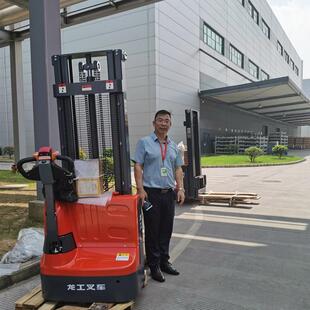Logistics and Warehousing Electric Stacker 1.5 Ton Electric Pallet Stacker Walk-On Hydraulic Lift Stacker