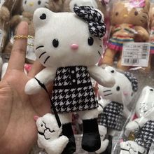 Hello Kitty50周年东京国立博物馆展会大长腿千鸟格牵狗遛狗挂件