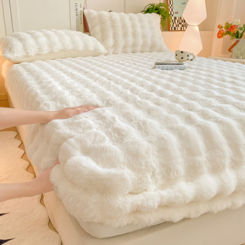 Invierno leche de cama de terciopelo grueso con tres piezas de colchón de terciopelo de coral cálido hogar cubierta de protección de colchón de terciopelo de coral para una sola persona más cubierta de edredón