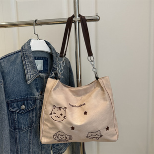 �ɐ�ţ������С�ռ{��ͨ�����e����Ҹ�°���ɫ��yƴɫС�μ�Ů��