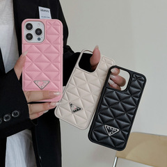 小羊皮压印菱格高级感轻奢潮牌适用iPhone17Promax防摔苹果手机壳