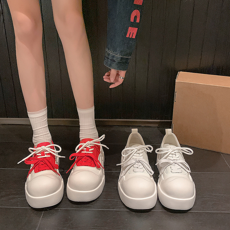 Giày sneaker nữ chunky đế dày mũi tròn phối màu dây buộc cổ sâu — màu trắng, màu đỏ