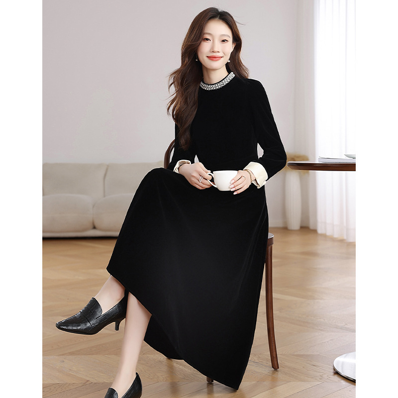 French-Style Black Velvet Long-Sleeved Dress for Women, Spring and Autumn, High-End Artistic Performance Dress, Gown