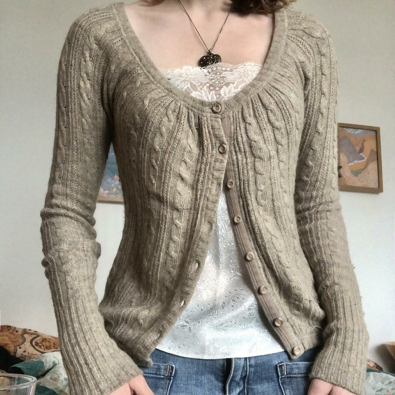 Low Price Clearance # Ins-Style Twist-Knit Cardigan with Button Placket, Gentle and Elegant Style, U-Neck, Pure and Youthful, Age-Reducing Top.
