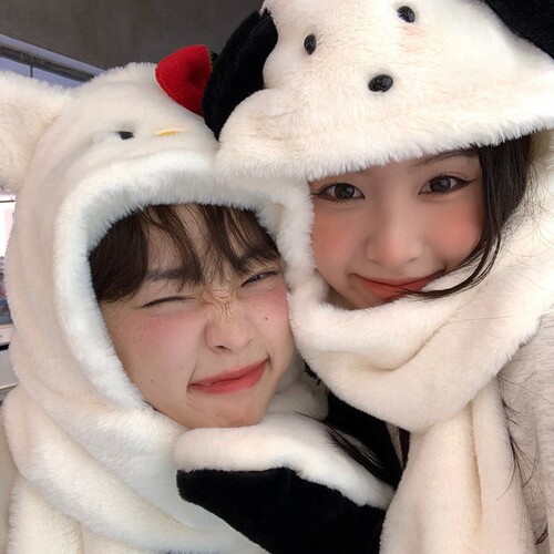 Spot is released in seconds! Cute cat plush hat for keeping ears warm in autumn and winter and matching hat and scarf wholesale in one piece