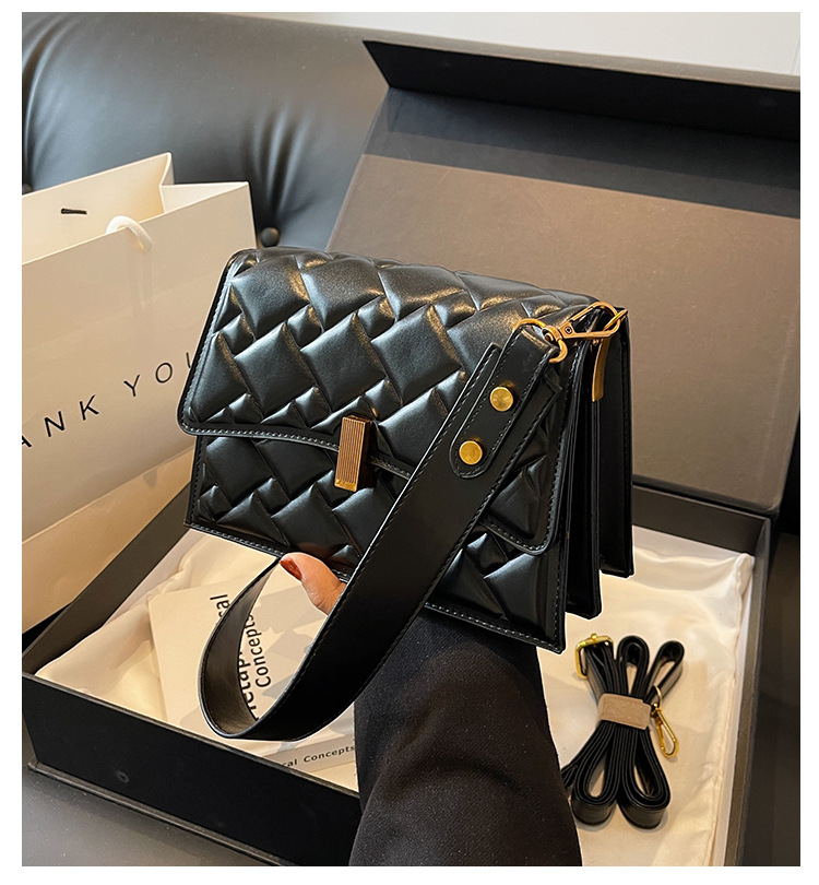 Borsa popolare e di nicchia 2023 Borsa da donna nuova Borsa a tracolla con diamanti autunno e inverno Borsa a spalla singola sotto le ascelle Borsa piccola quadrata_voghion.com