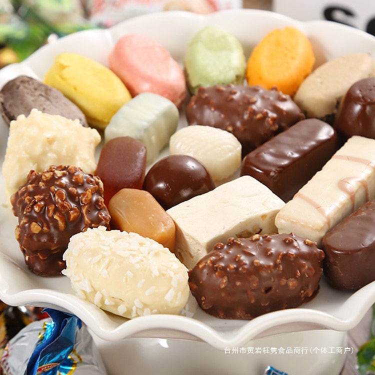 糖果礼包紫皮糖年货巧克力糖混合批发喜糖进口糖果混装多种俄罗斯