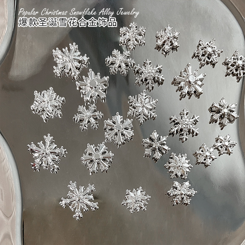 Cross-Border Christmas Snowflake Nail Art Accessories New Year Autumn and Winter Gold and Silver Exquisite Three-Dimensional Metal Nail Accessories Wholesale