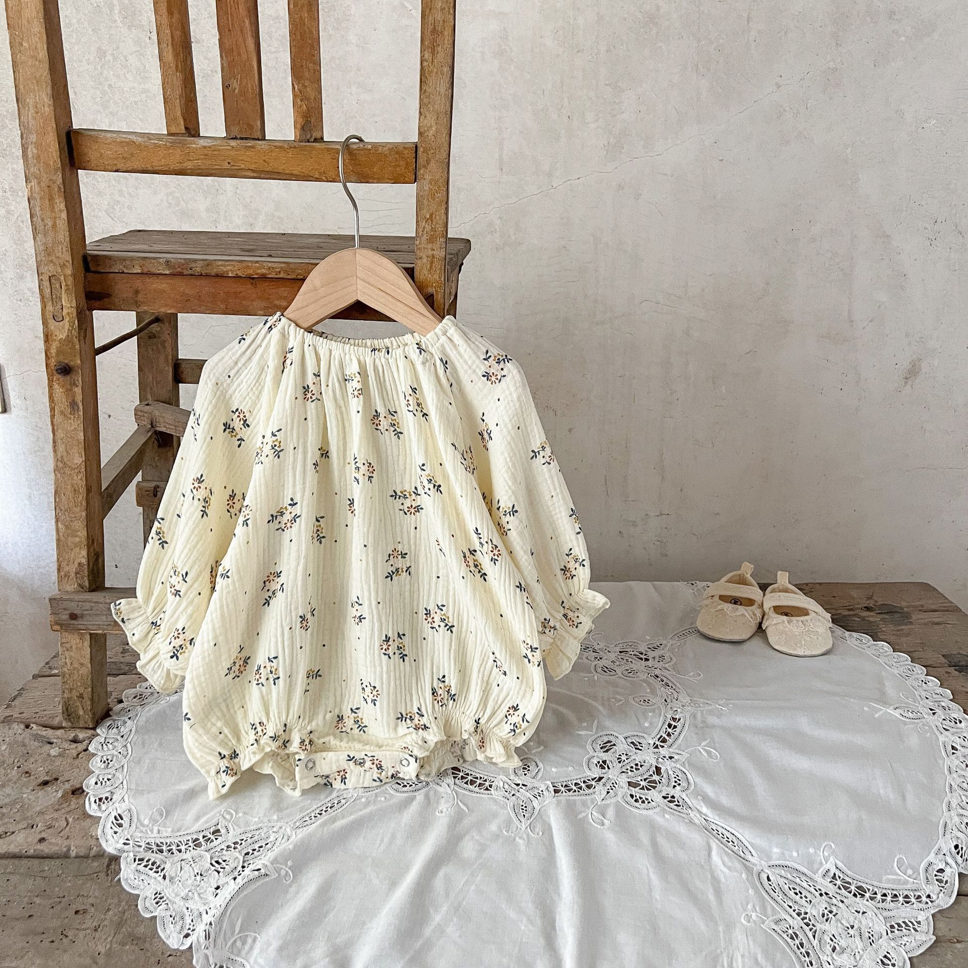 INS estilo coreano de las niñas de algodón de doble capa de gasa impresa mameluco recién nacido otoño versátil suave mameluco de la moda