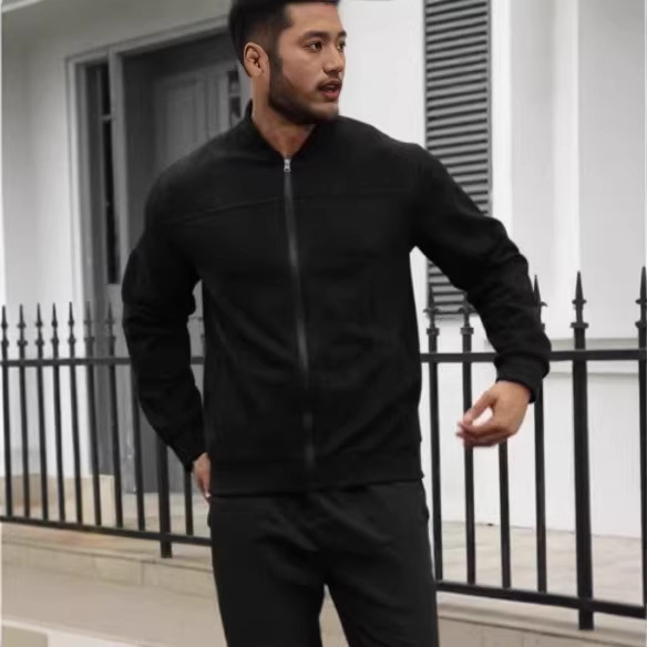 Leichte Herrenjacke in Wildlederoptik – Stilvoller, lässiger Reißverschlussmantel für urbanen Look | Schmale Passform, Stehkragen, verschiedene Farben_voghion.com