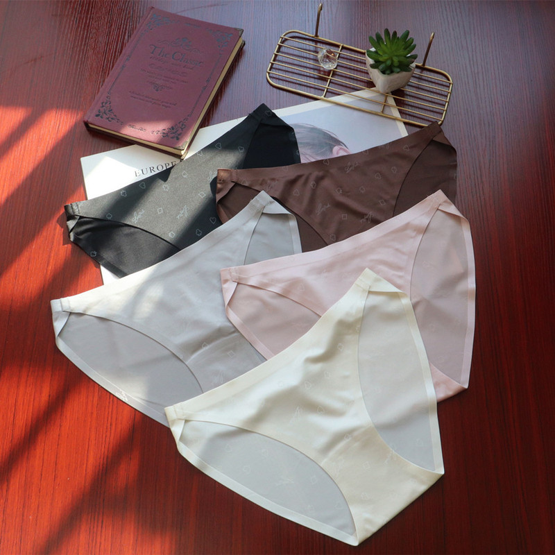 Patented Class a Printed Oily Silks and Satins Sexy Underwear for Women, Low-Waist, Breathable and Comfortable Women's Briefs 7A Antibacterial Patented Class a Printed Oily Silks and Satins Sexy Underwear for Women, Low-Waist, Breathable and Comfortable Women's Briefs 7A Antibacterial