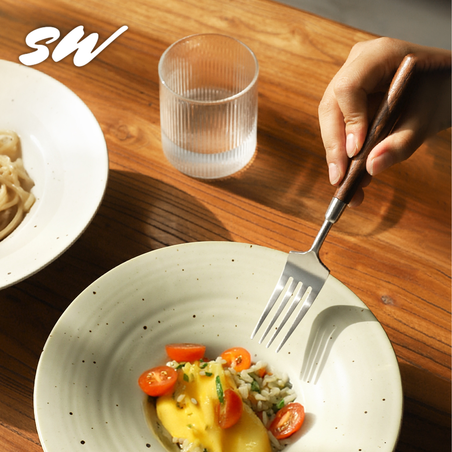 Tres nieblas retro cubiertos de madera sólida de nuez filete cuchillo y tenedor de postre cucharas de acero inoxidable cubiertos de comida occidental refinado