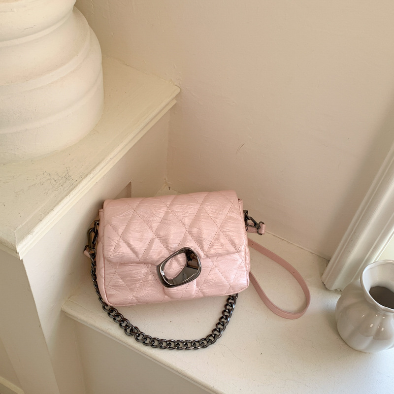 Bolsa de moda de cadena de diamante debajo de la axila, bolso de lujo ligero perlado, bolso de hombro simple, bolso de moda diario.