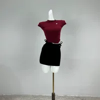 Romance имеет мощный базовый отдел Tee! Тонкие трикотажные шерстяные брюки с короткими длинными рукавами