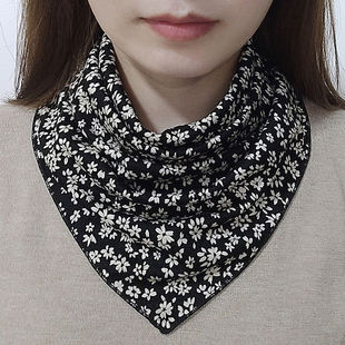 Scarf women's winter neck protection collar autumn and winter versatile silk scarf warm 2023 new snap button triangle scarf small scarf