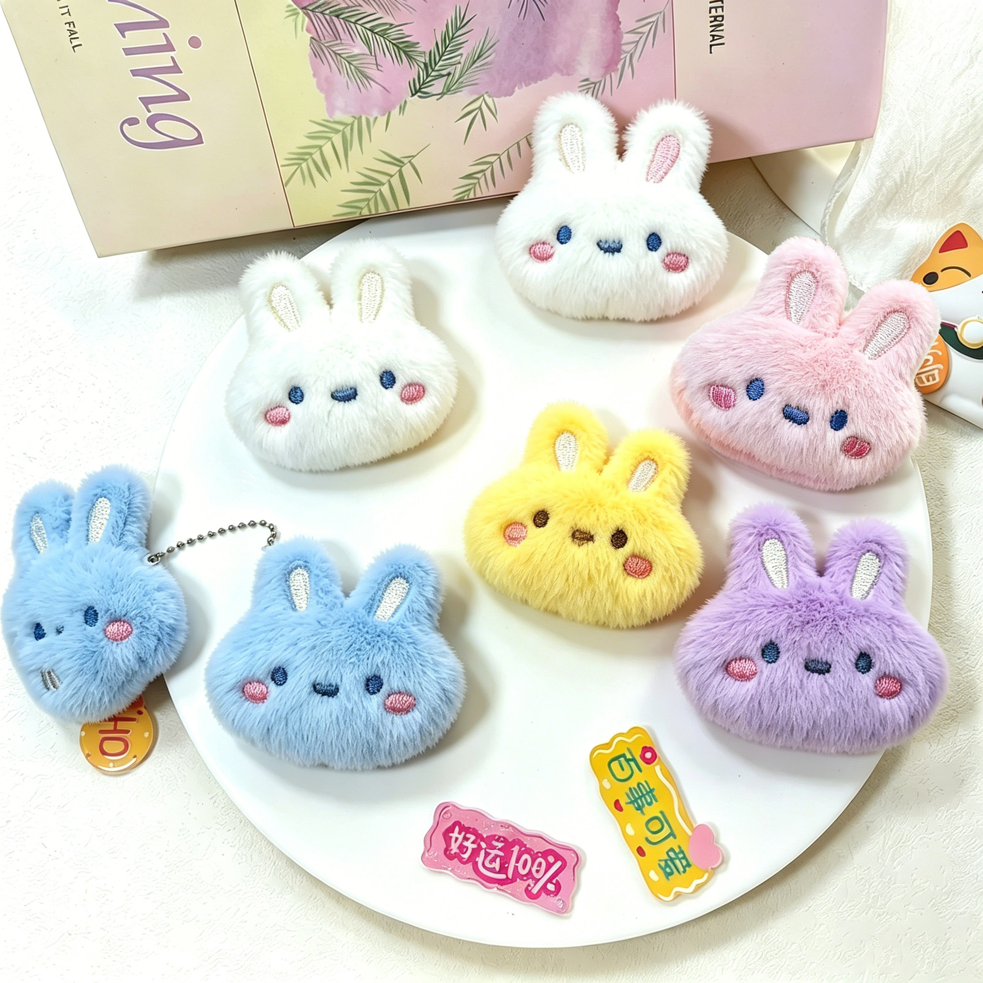 Caricatura de peluche conejo muñeca broche colgante adorable expresión conejo bolso correa de muñeca accesorios decorativos