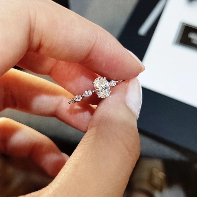 Anello con diamante a forma di uovo di piccione scintillante placcato in argento sterling, celebrità femminile di Internet, alla moda_voghion.com