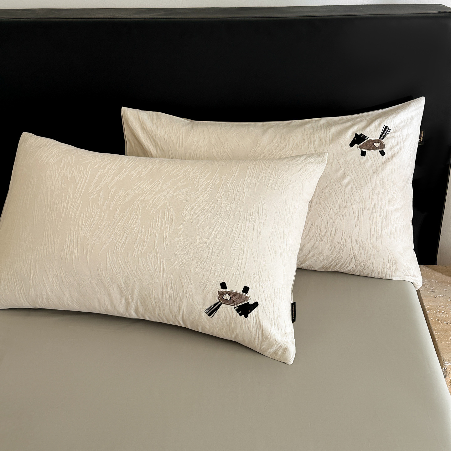 Classic Jacquard Embroidered Four Piece Bedding Set Luxury Style_voghion.com