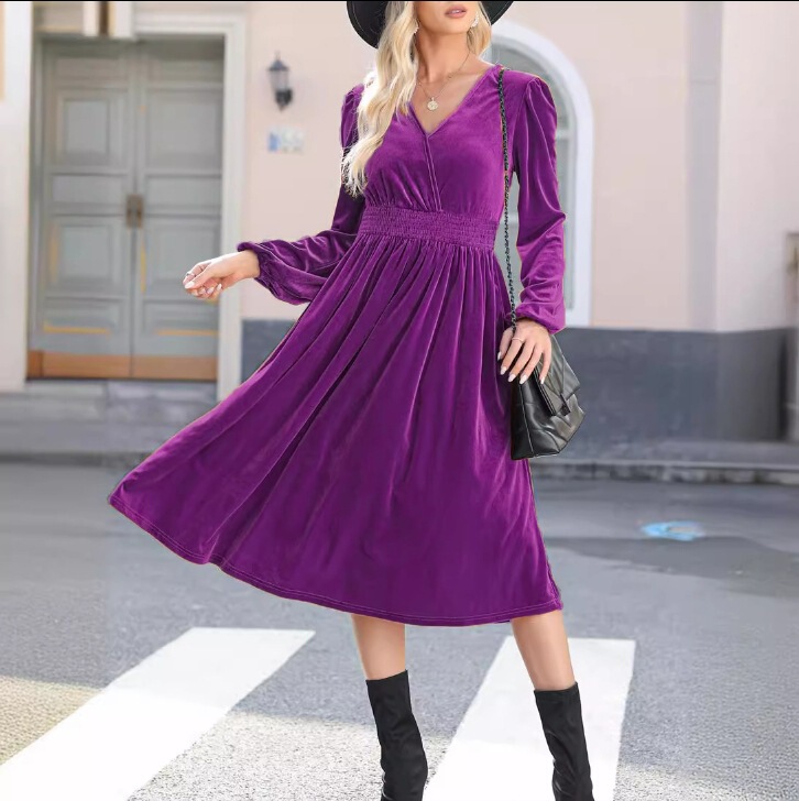French-Style V-Neck Velvet Dress with High Waist, Elasticated Pleats, Puff Sleeves, and a Flared Hem That Extends Below the Knee, with a Cinched Waist French-Style V-Neck Velvet Dress with High Waist, Elasticated Pleats, Puff Sleeves, and a Flared Hem That Extends Below the Knee, with a Cinched Waist