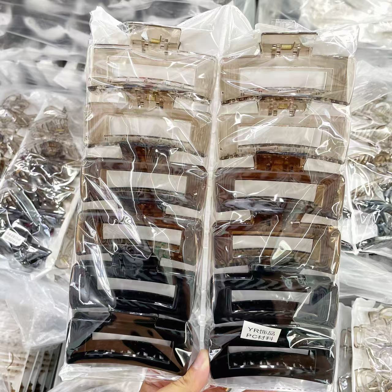 Amazon transfronteriza pintura de goma de gran tamaño clip de pelo espalda Cabeza de tiburón clip de pelo volumen multi horquilla dos yuanes accesorios para el cabello al por mayor