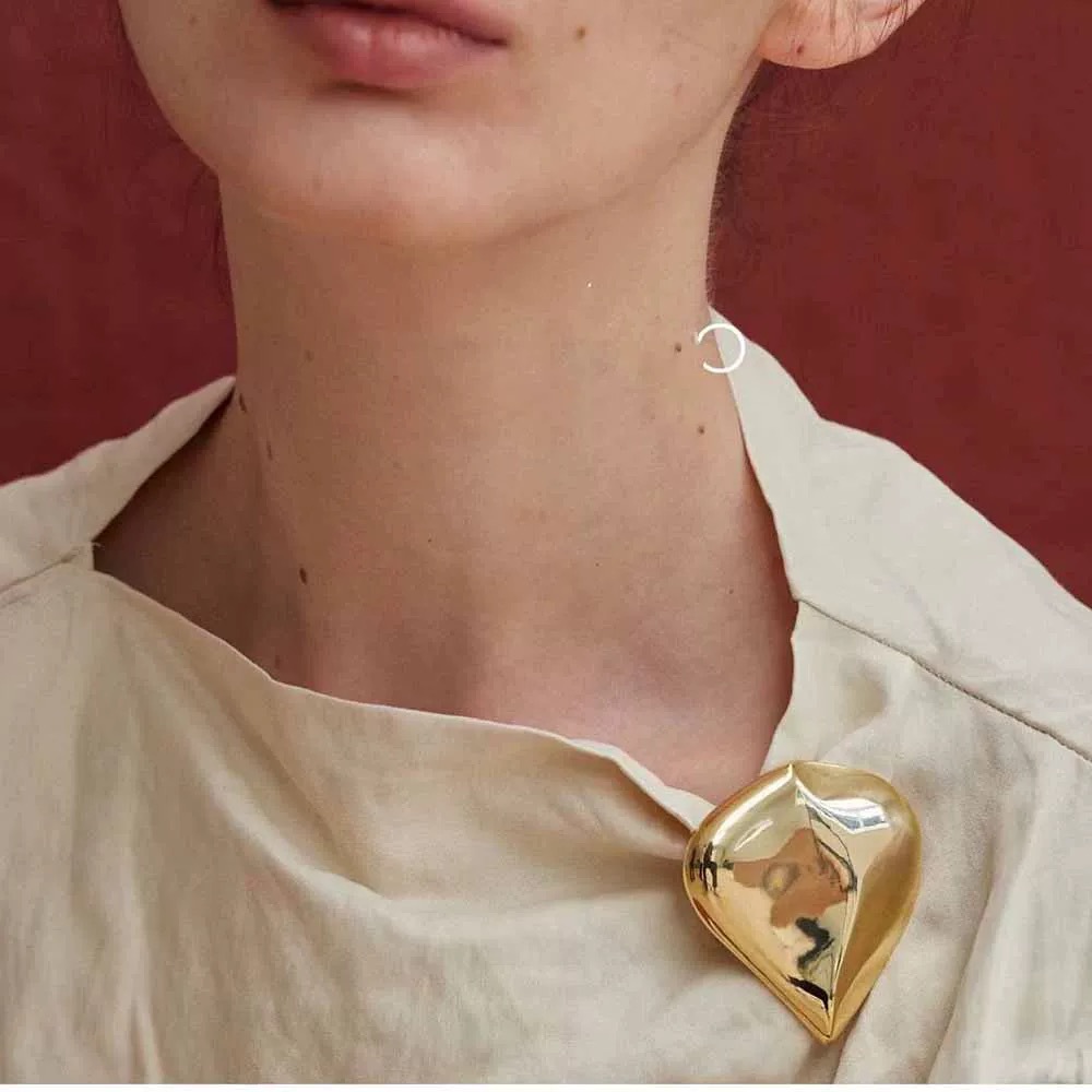 Diseño de nicho cóncavo convexo tridimensional brillante gran joya estilo broche de mujer traje abrigo pin accesorios de moda