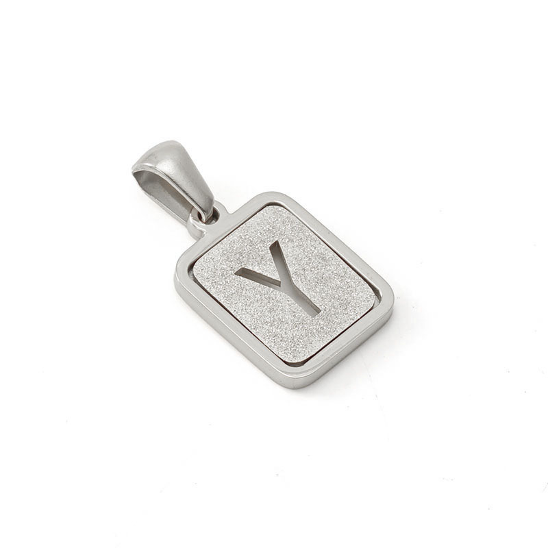 Nueva moda de acero inoxidable letra inglesa colgante de fábrica al por mayor carta prensada en arena titanio acero 18K Commuter todo partido