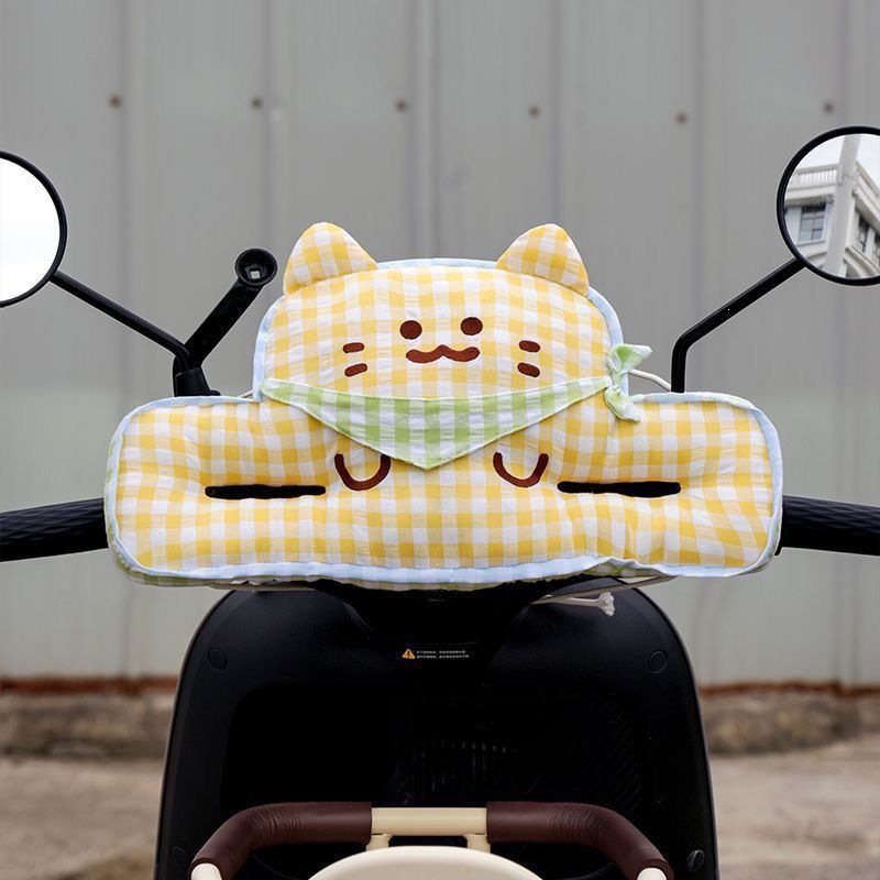 New electric scooter with enlarged and thickened baby-specific anti-collision pads, designed to protect children from head injuries while riding electric scooters; features a cartoon design