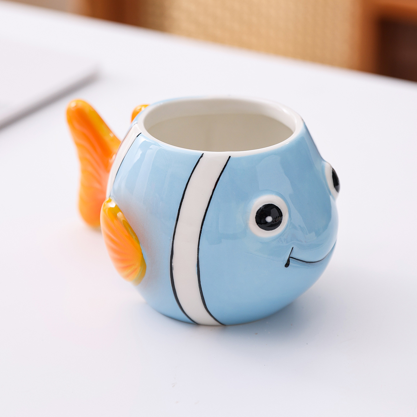 Tazas de cerámica de peces payaso marinos transfronterizos tazas de dibujos animados lindas tazas de agua de regalo para niños tazas de leche en stock al por mayor